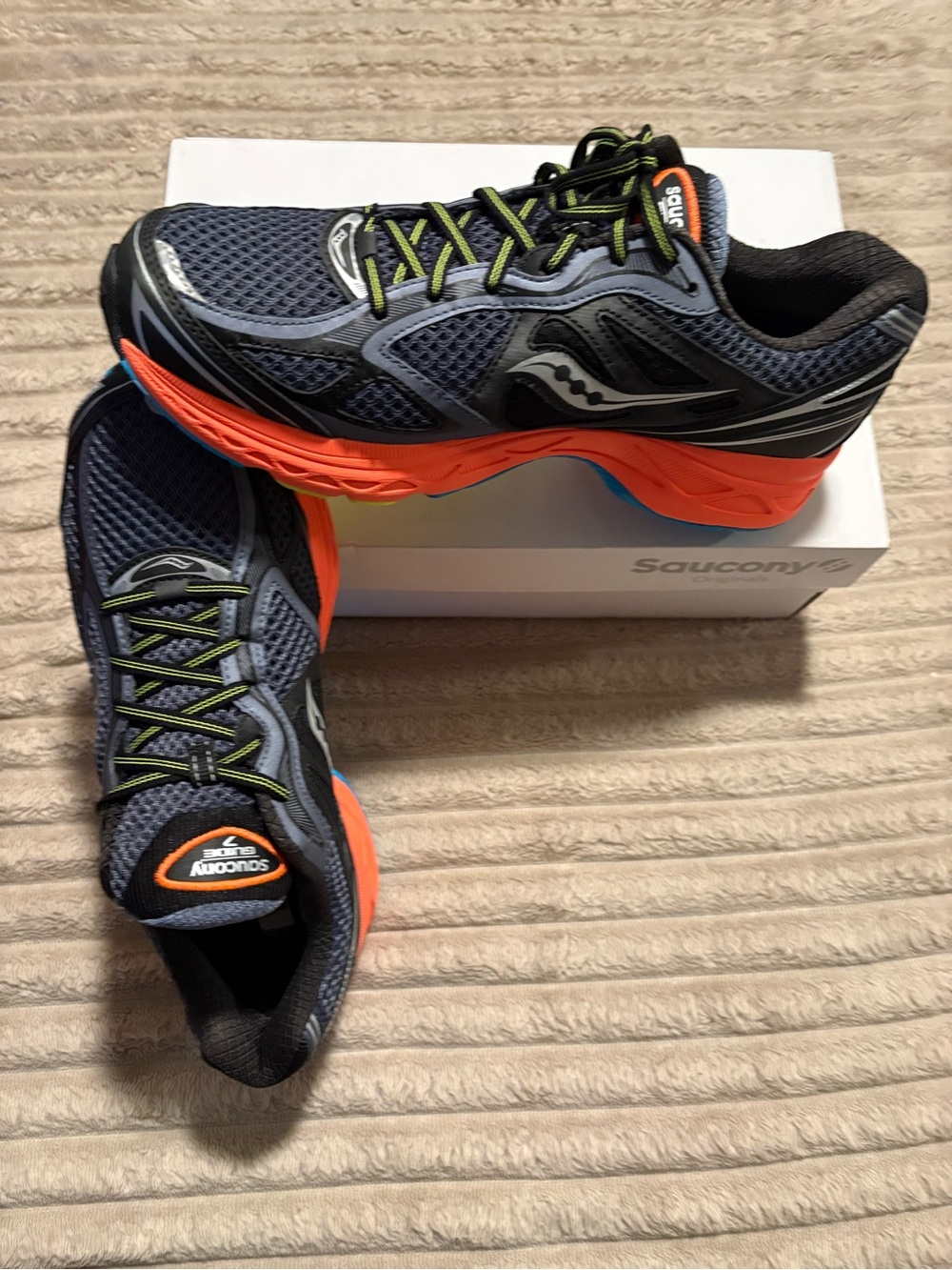 Saucony Men's Gray with Orange Athletic Running Shoes BNWT  11.5 AT-3/31